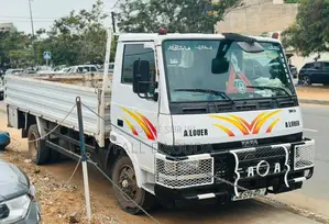 *M Tata* *Année 2020* *Diesel Manuel* *3tonne* *Intérieur Tissu*