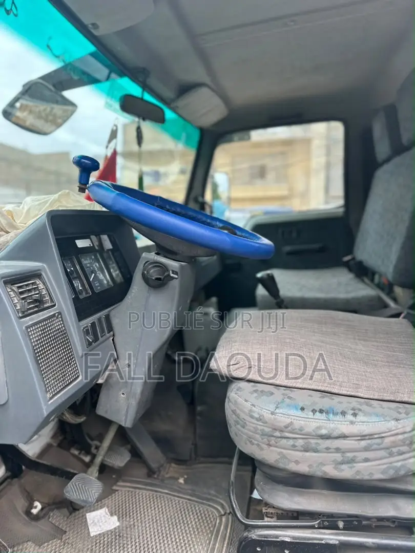 *M Tata* *Année 2020* *Diesel Manuel* *3tonne* *Intérieur Tissu*