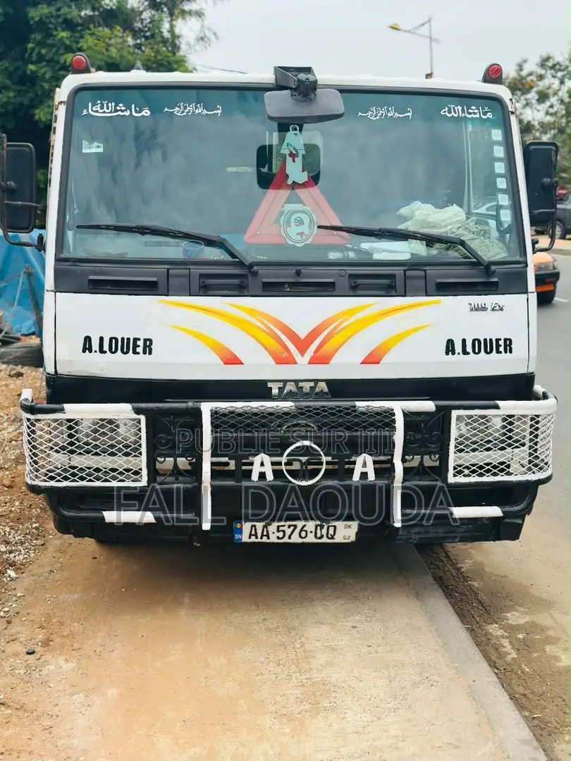 *M Tata* *Année 2020* *Diesel Manuel* *3tonne* *Intérieur Tissu*
