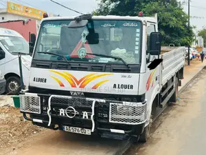 *M Tata* *Année 2020* *Diesel Manuel* *3tonne* *Intérieur Tissu*