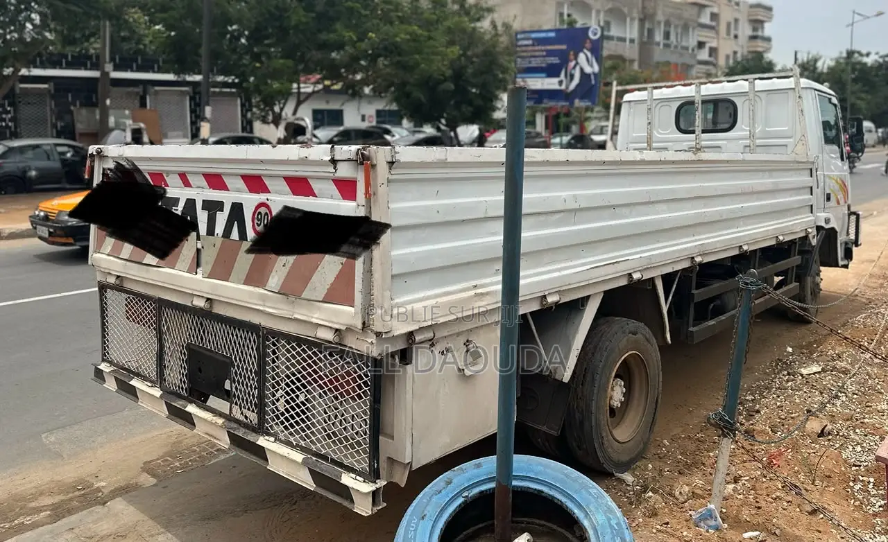 *M Tata* *Année 2020* *Diesel Manuel* *3tonne* *Intérieur Tissu*