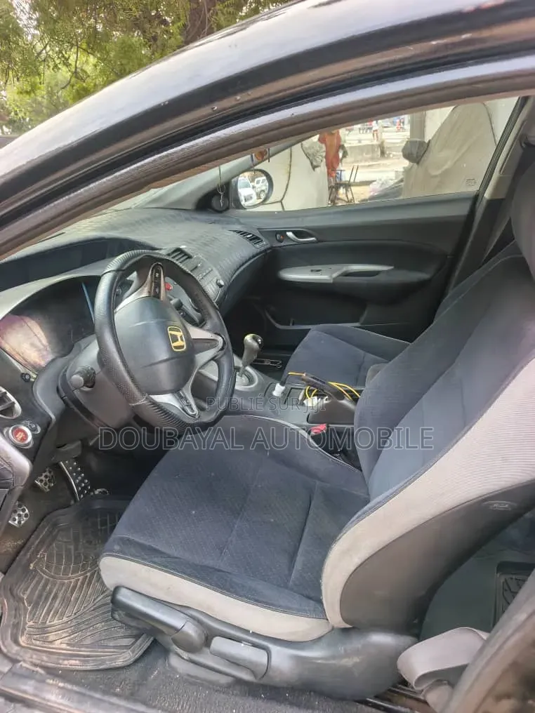 Honda Civic 2010 Noir Mat