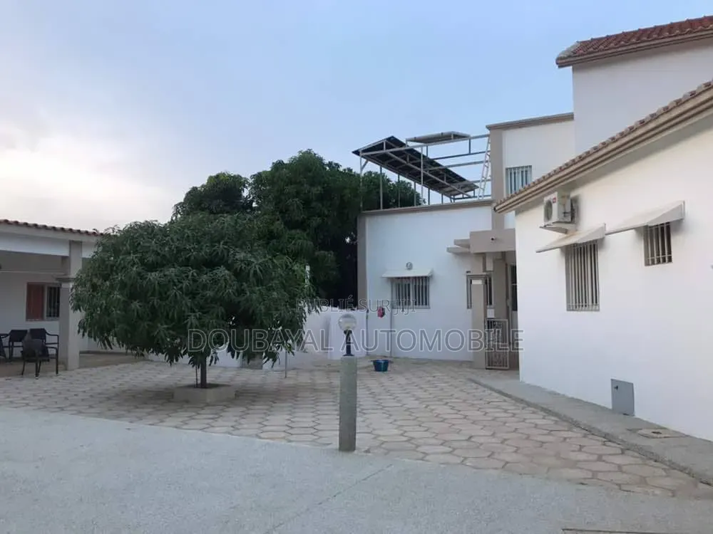 Meublé 7chbre Villa dans Saly, Thiès Sud à Vendre