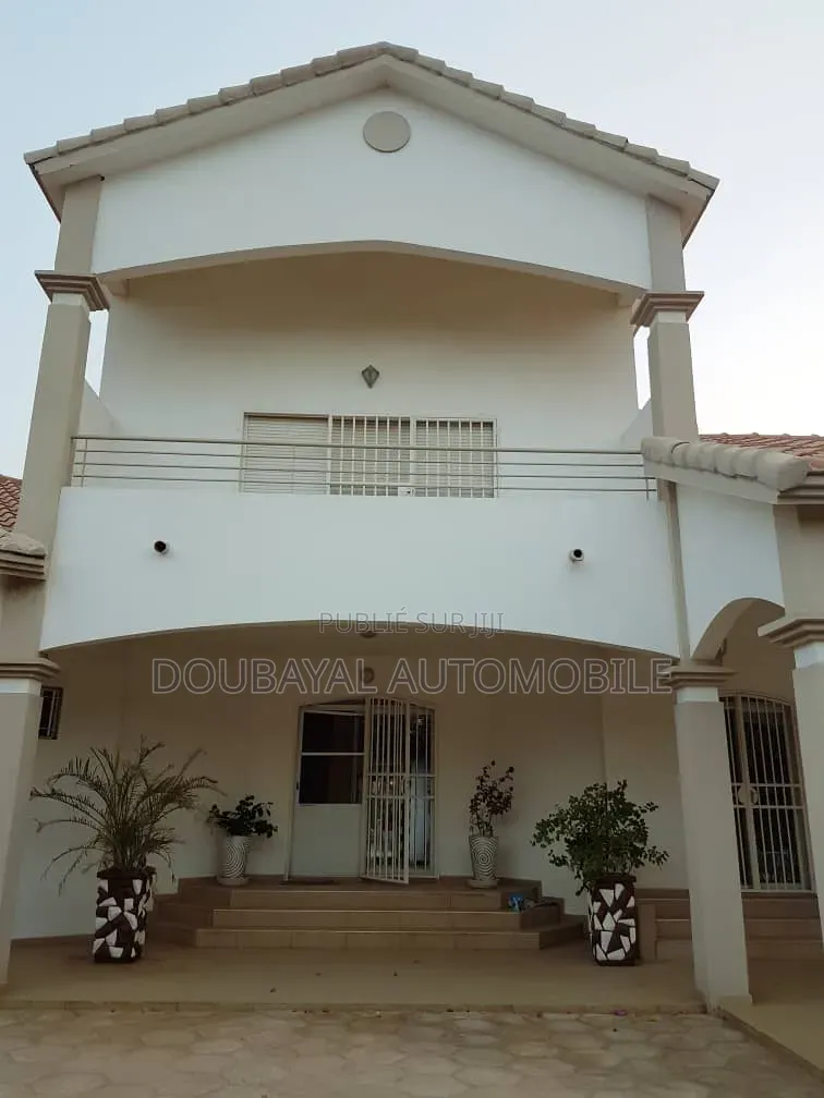 Meublé 7chbre Villa dans Saly, Thiès Sud à Vendre