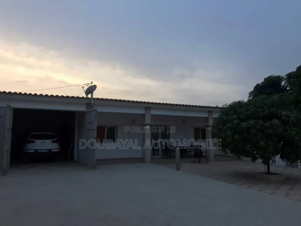 Meublé 7chbre Villa dans Saly, Thiès Sud à Vendre