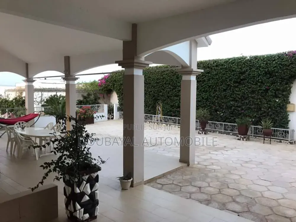 Meublé 7chbre Villa dans Saly, Thiès Sud à Vendre