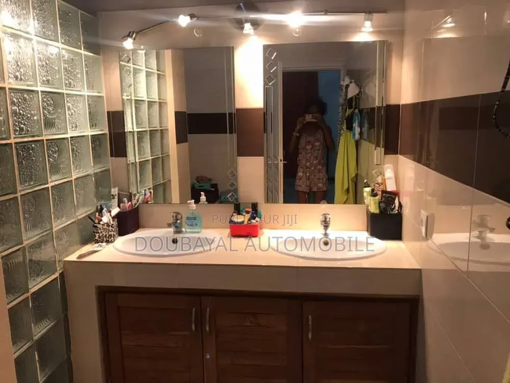 Meublé 7chbre Villa dans Saly, Thiès Sud à Vendre