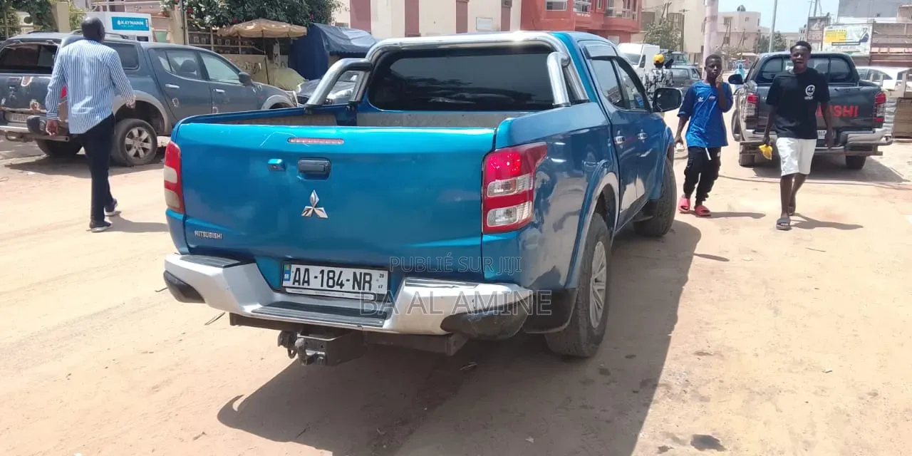 Mitsubishi L200 2015 Bleu
