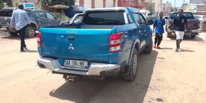 Mitsubishi L200 2015 Bleu
