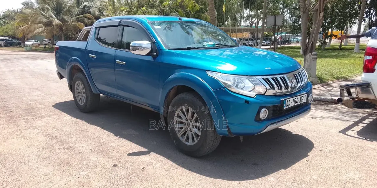 Mitsubishi L200 2015 Bleu