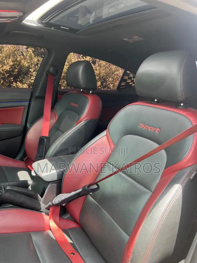 Hyundai Avante 2018 Bleu