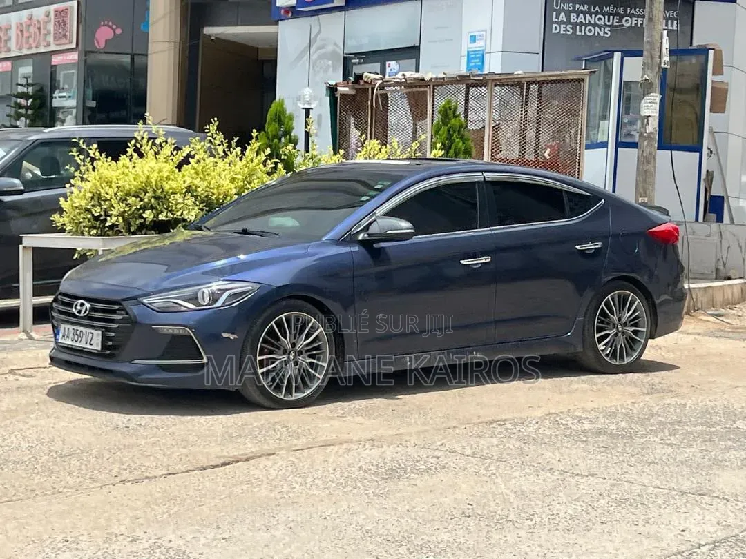 Hyundai Avante 2018 Bleu