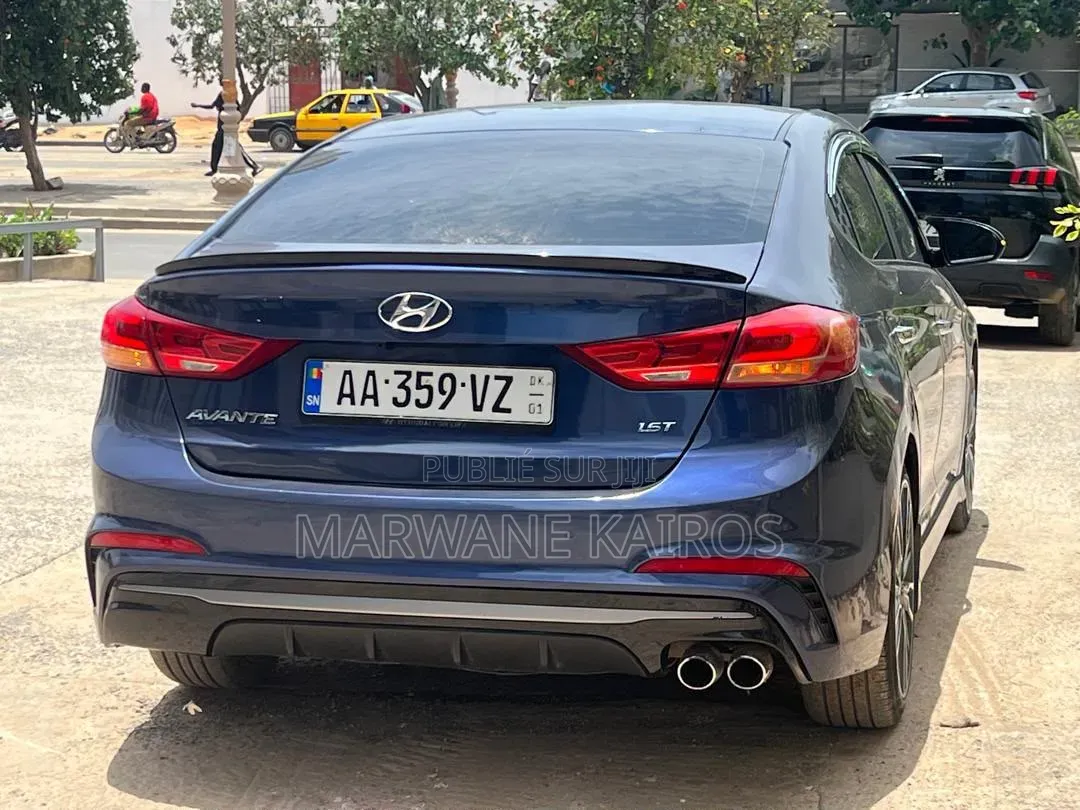 Hyundai Avante 2018 Bleu