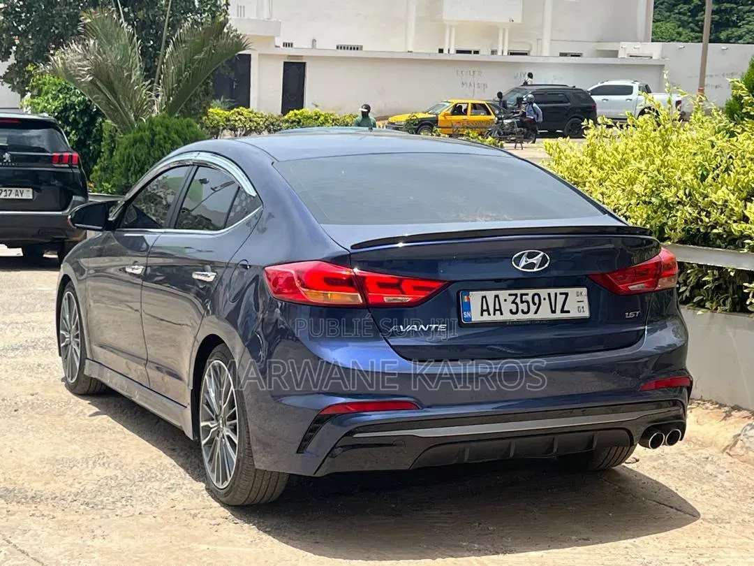 Hyundai Avante 2018 Bleu
