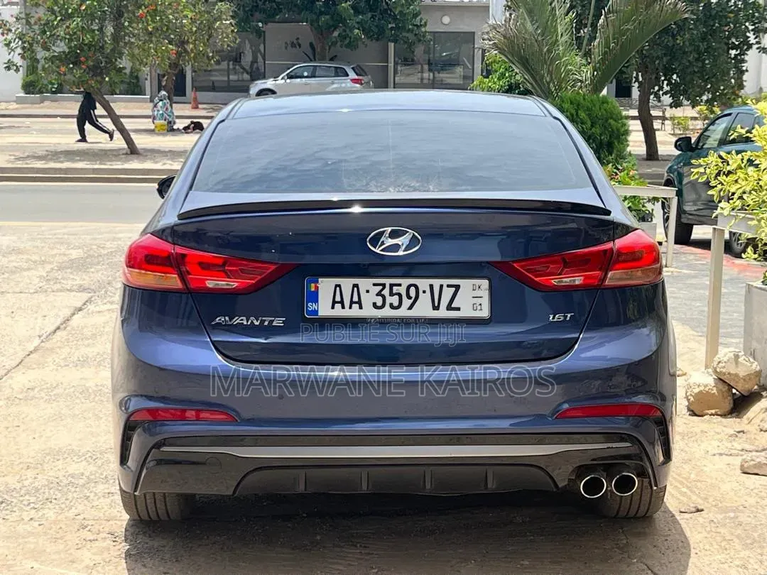 Hyundai Avante 2018 Bleu