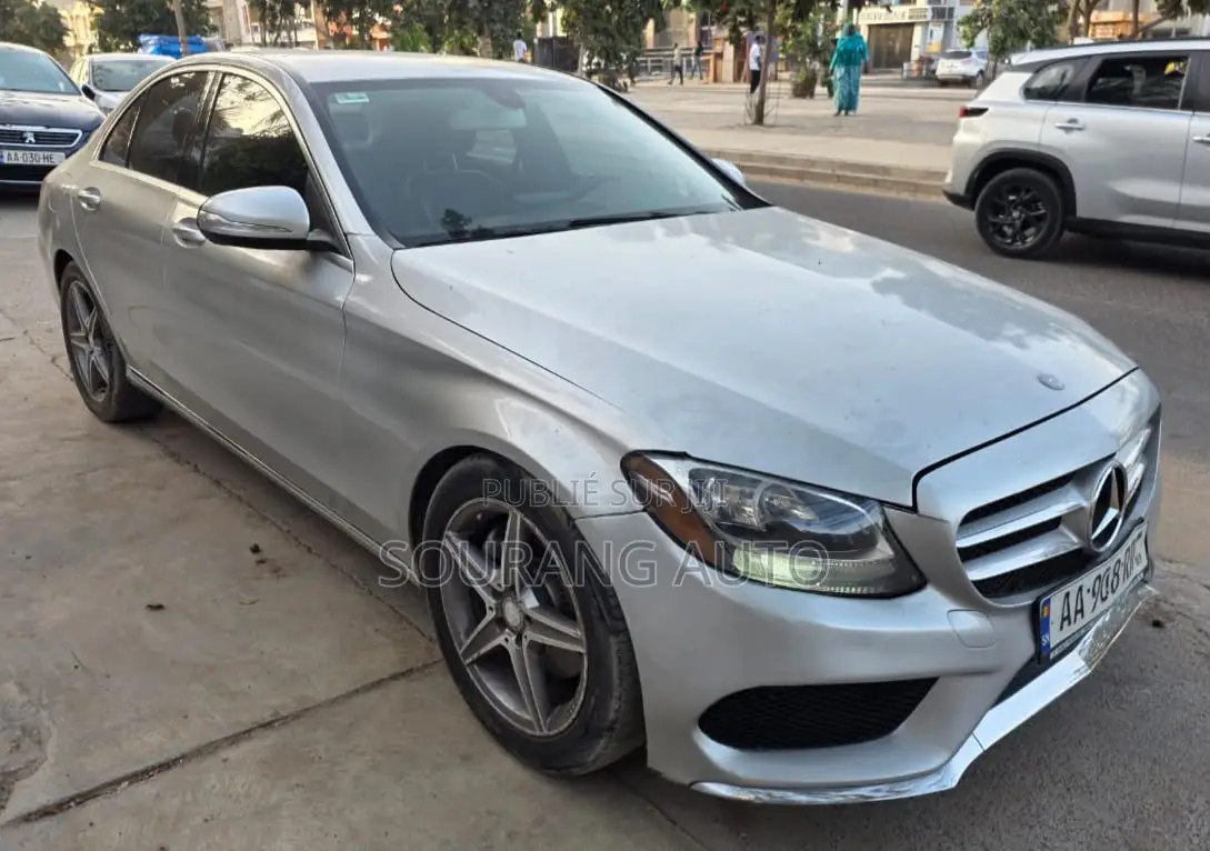 Mercedes-Benz C300 Base 4Matic Sedan AWD (2.0L 4cyl 7A) 2016 Gris