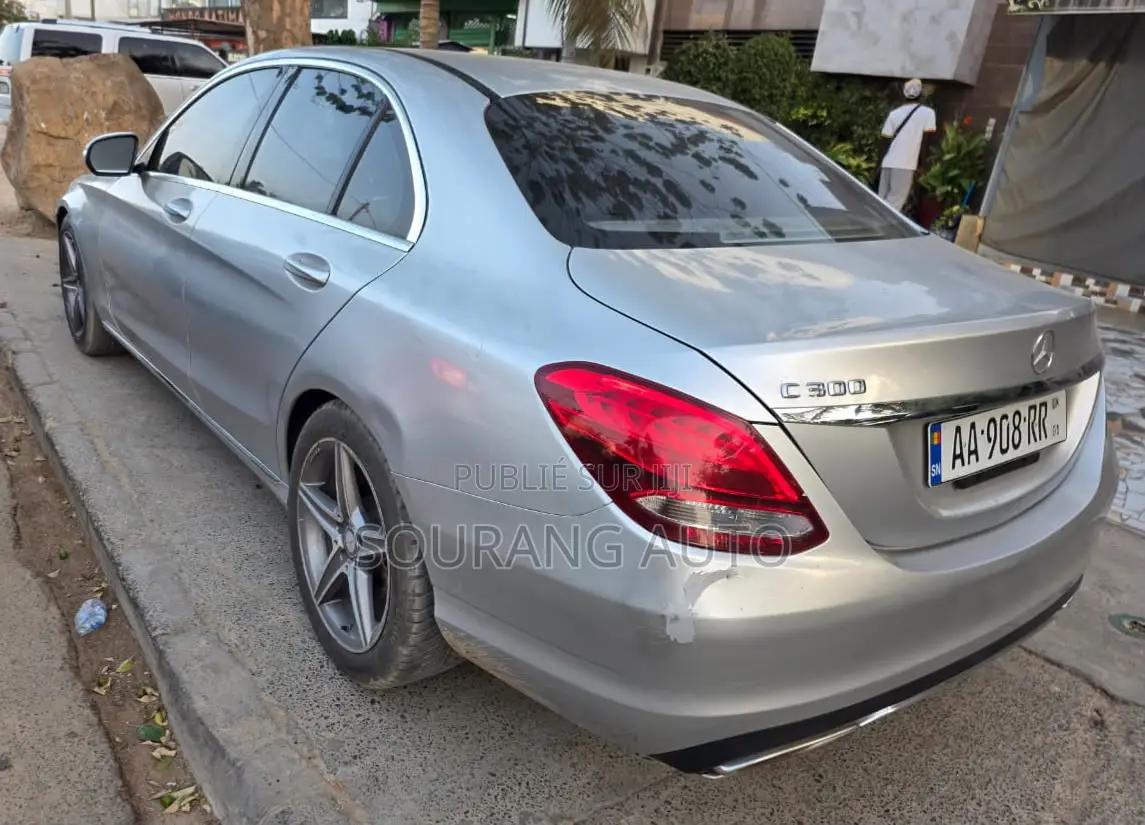 Mercedes-Benz C300 Base 4Matic Sedan AWD (2.0L 4cyl 7A) 2016 Gris