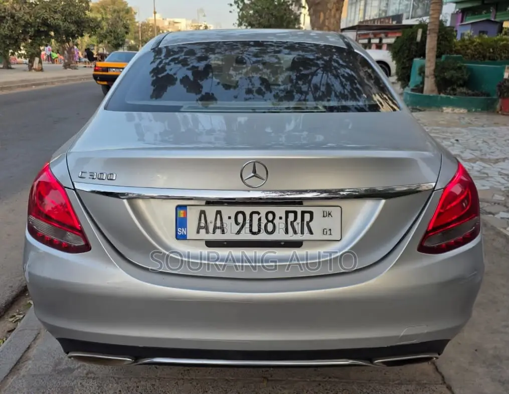 Mercedes-Benz C300 Base 4Matic Sedan AWD (2.0L 4cyl 7A) 2016 Gris