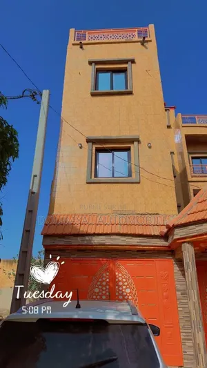 8chbre Villa dans Gandigal, Thiès Sud à Vendre