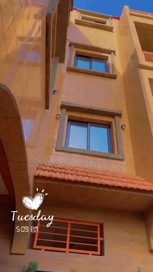 8chbre Villa dans Gandigal, Thiès Sud à Vendre