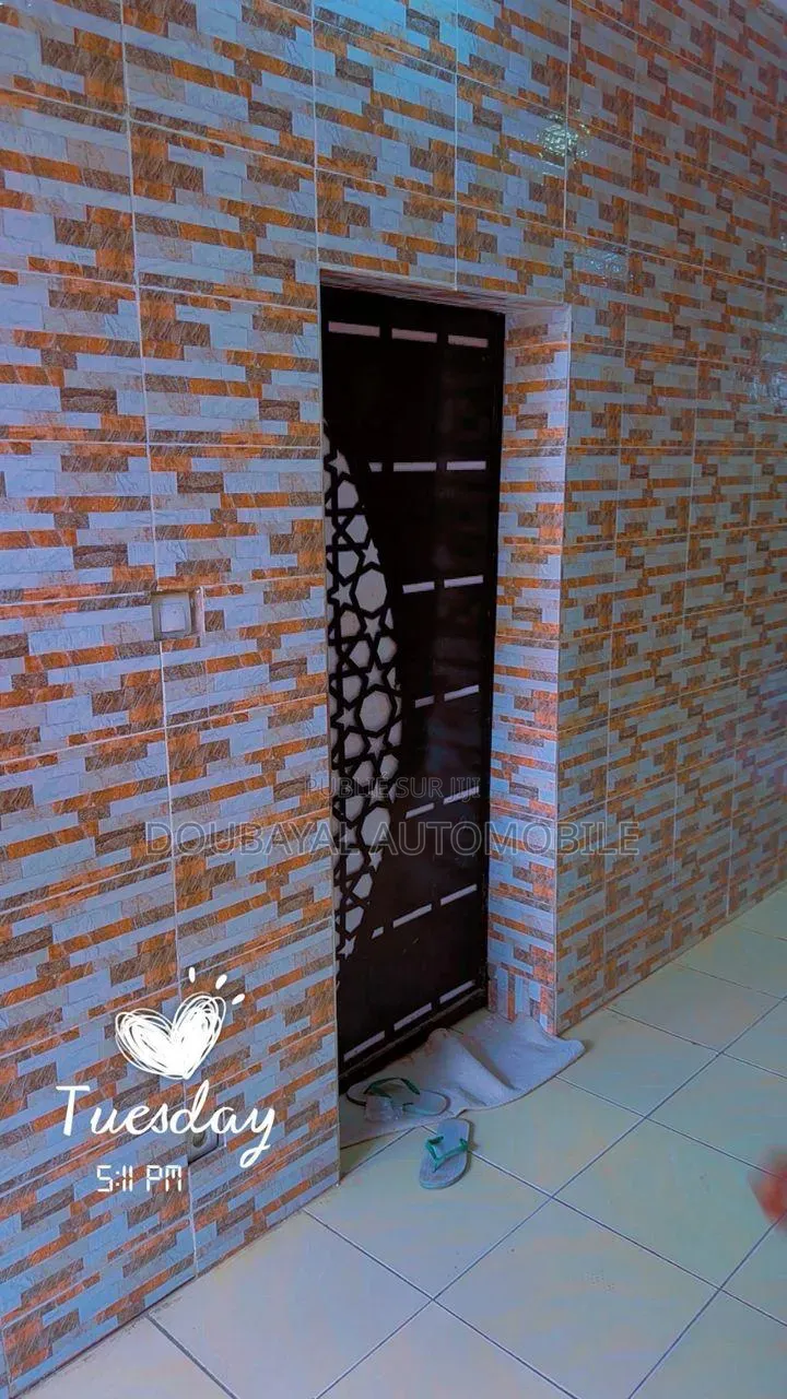 8chbre Villa dans Gandigal, Thiès Sud à Vendre