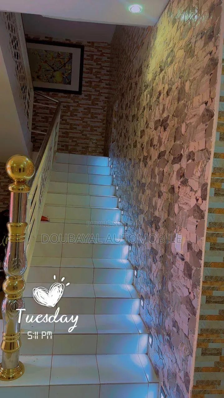 8chbre Villa dans Gandigal, Thiès Sud à Vendre