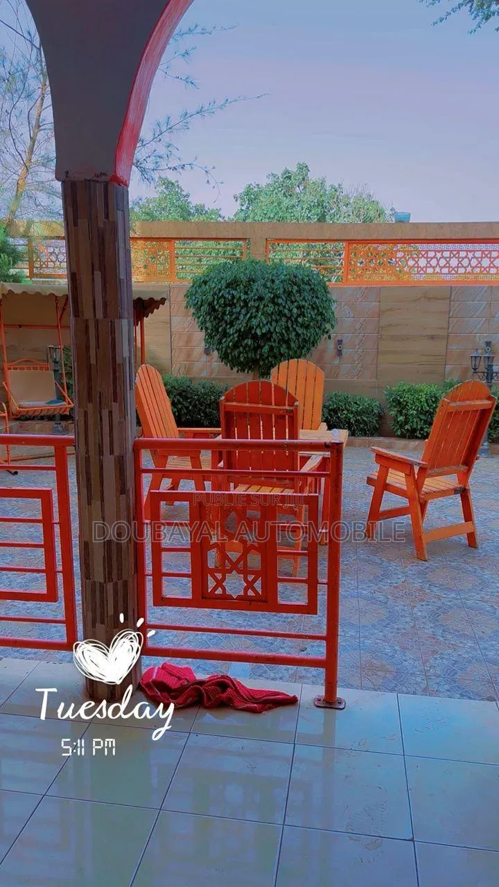 8chbre Villa dans Gandigal, Thiès Sud à Vendre