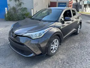 Toyota C-HR XLE 2021 Gris