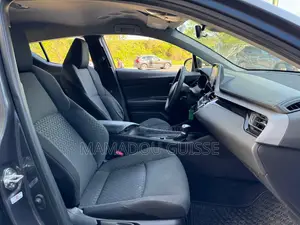 Toyota C-HR XLE 2021 Gris