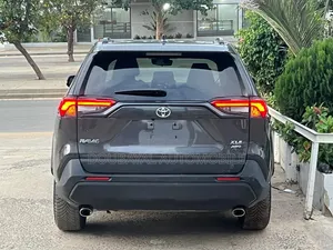 Toyota RAV4 2021 Gris