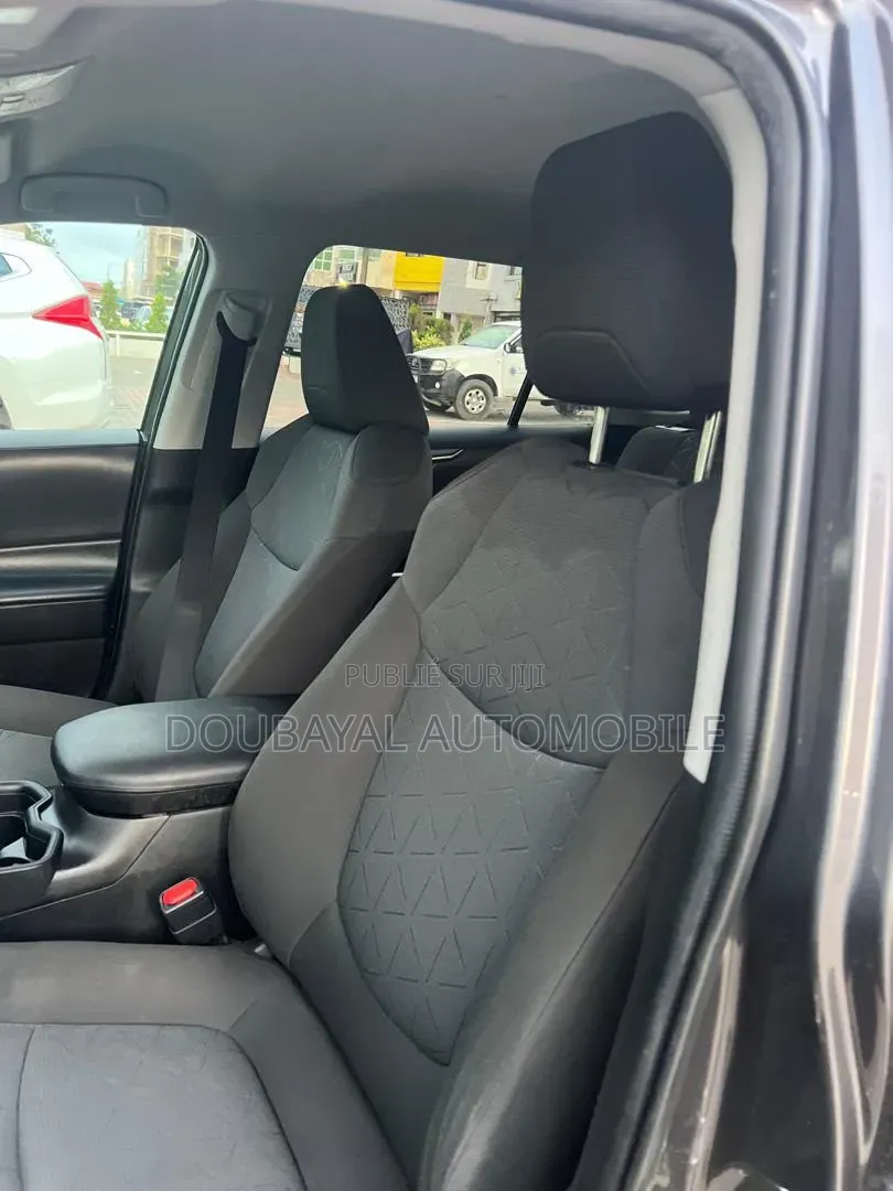 Toyota RAV4 2021 Gris