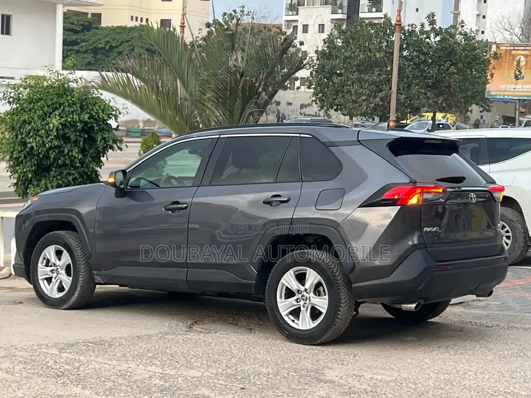 Toyota RAV4 2021 Gris