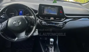 Toyota C-HR 2018 Bleu