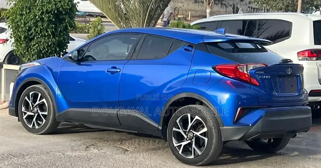Toyota C-HR 2018 Bleu