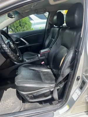 Toyota Avensis 2014 Gris