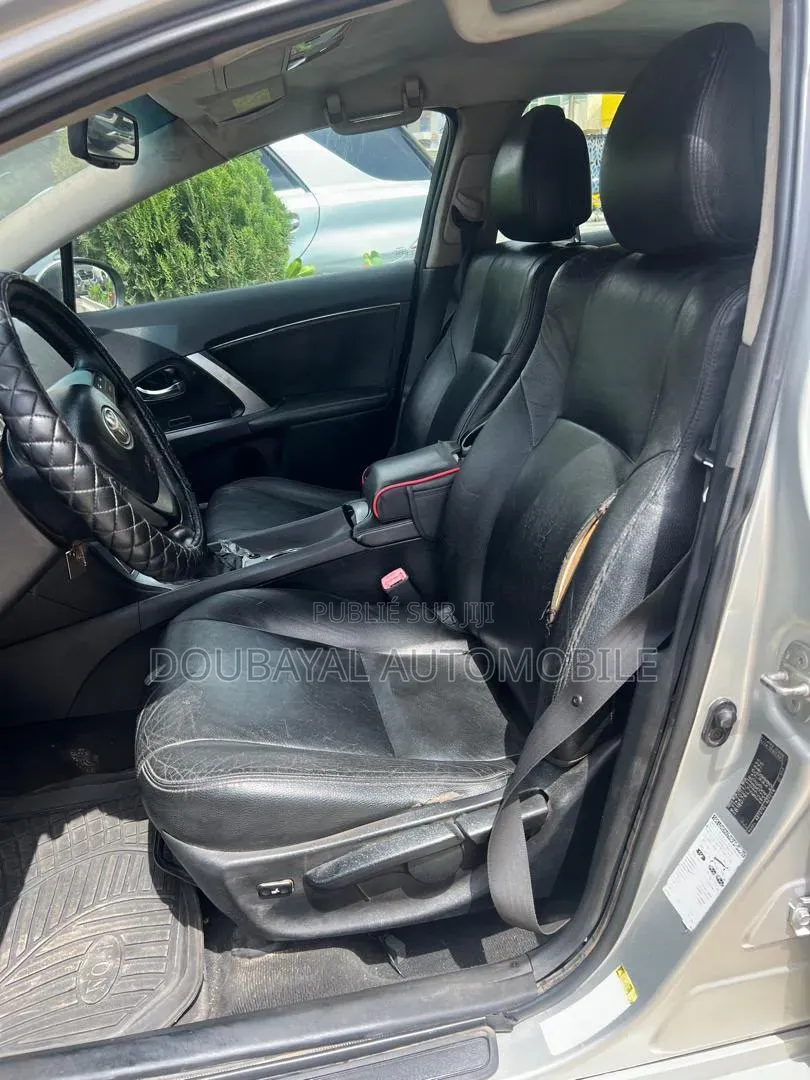 Toyota Avensis 2014 Gris