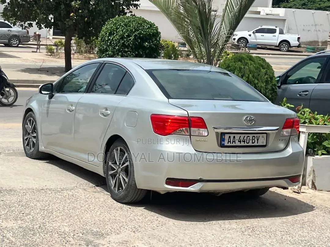 Toyota Avensis 2014 Gris