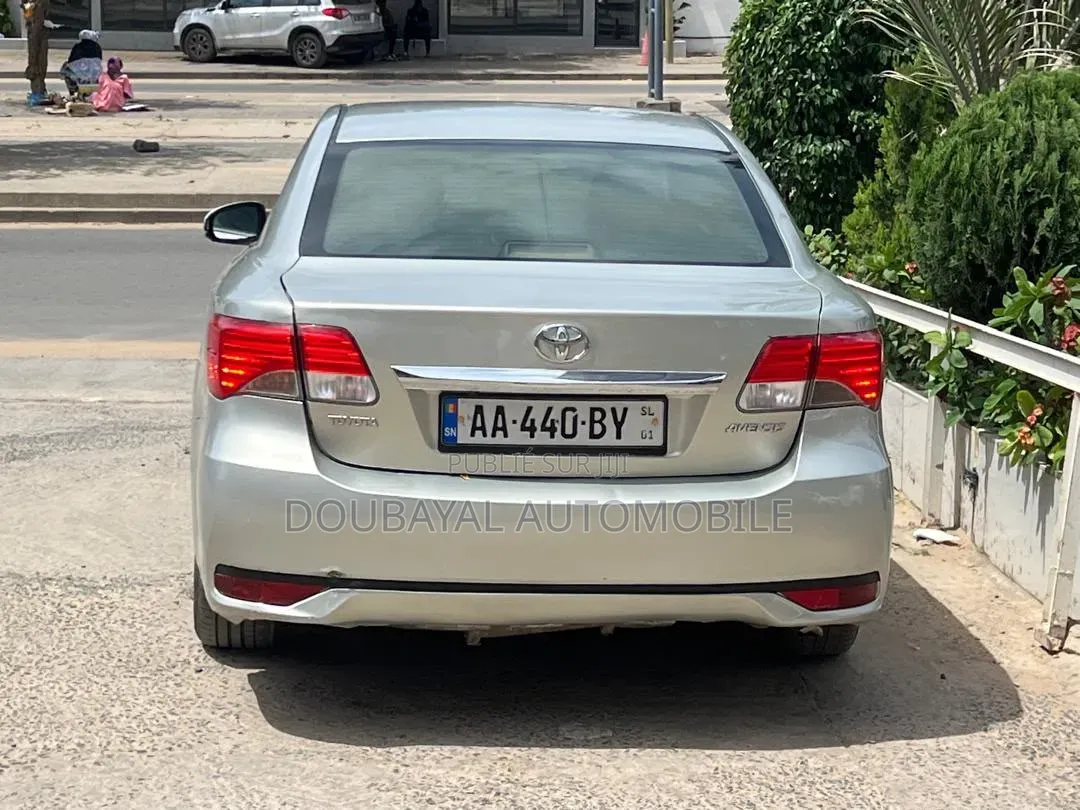 Toyota Avensis 2014 Gris