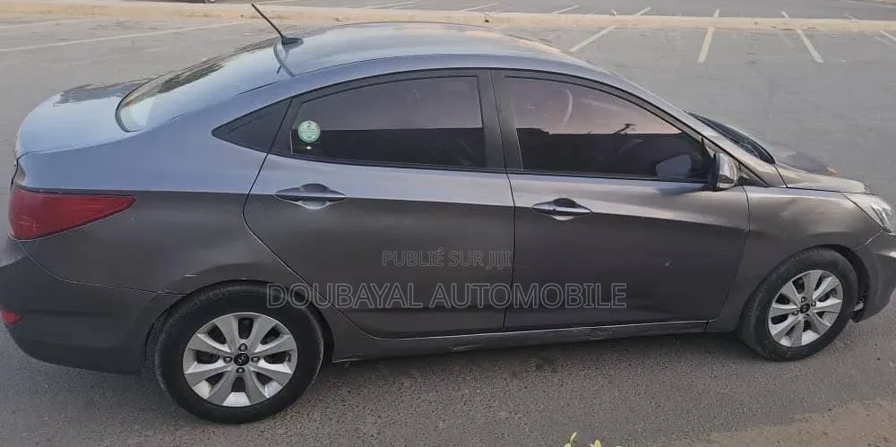 Hyundai Accent 2015 Gris