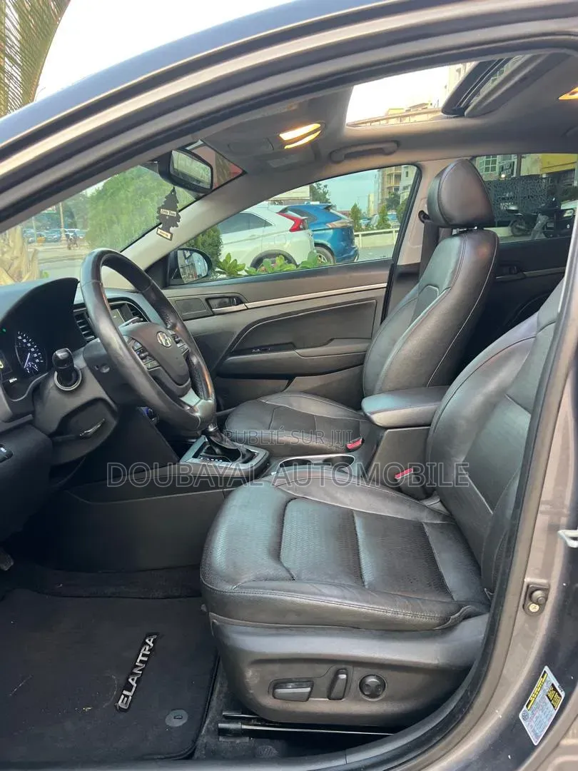 Hyundai Elantra 2017 Gris