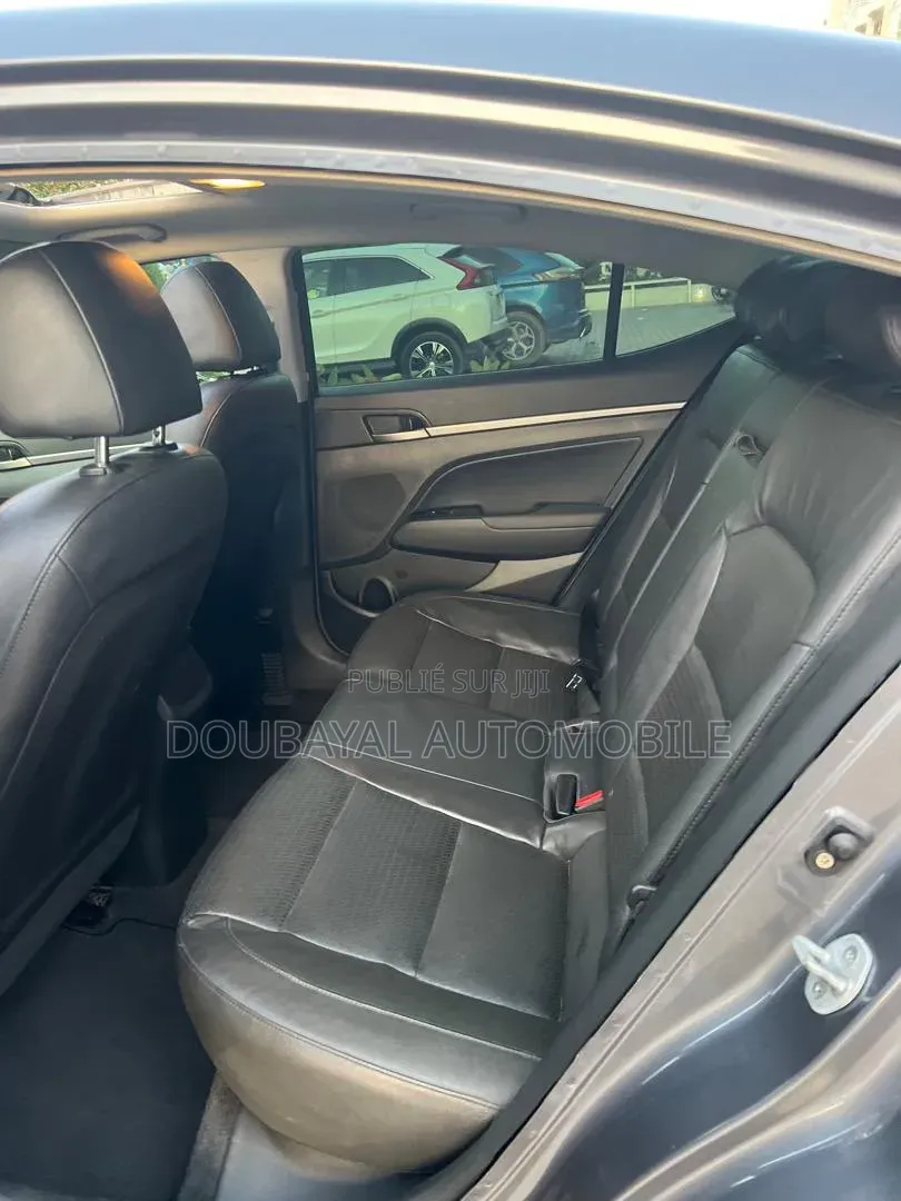 Hyundai Elantra 2017 Gris