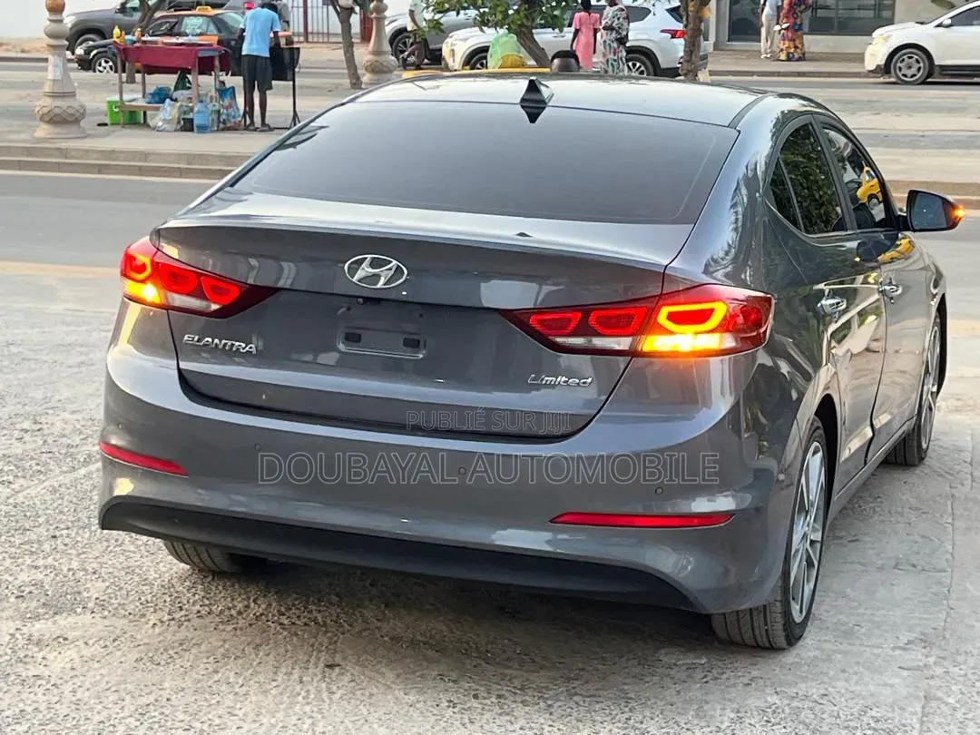 Hyundai Elantra 2017 Gris