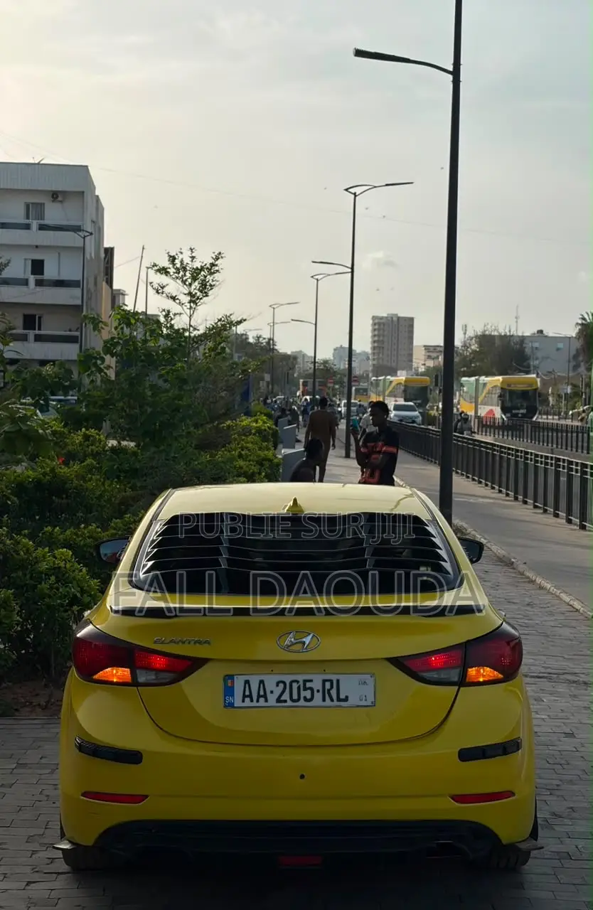 Hyundai Elantra 2016 Jaune
