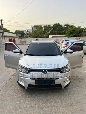 SsangYong Tivoli SE 2016 Beige