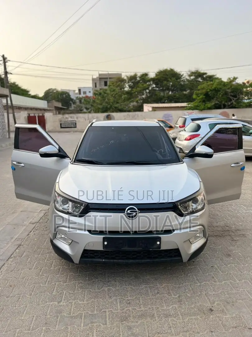 SsangYong Tivoli SE 2016 Beige