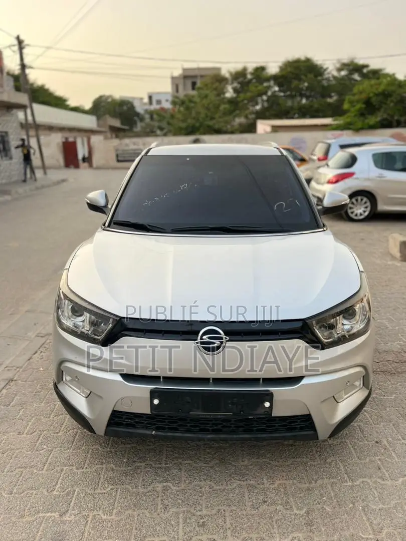 SsangYong Tivoli SE 2016 Beige