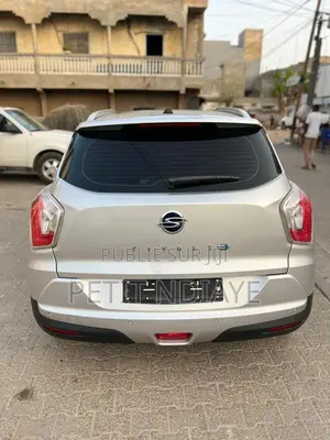 SsangYong Tivoli SE 2016 Beige