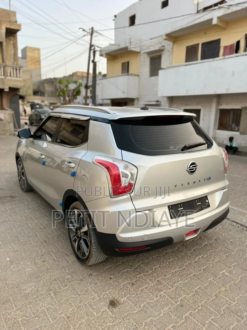 SsangYong Tivoli SE 2016 Beige