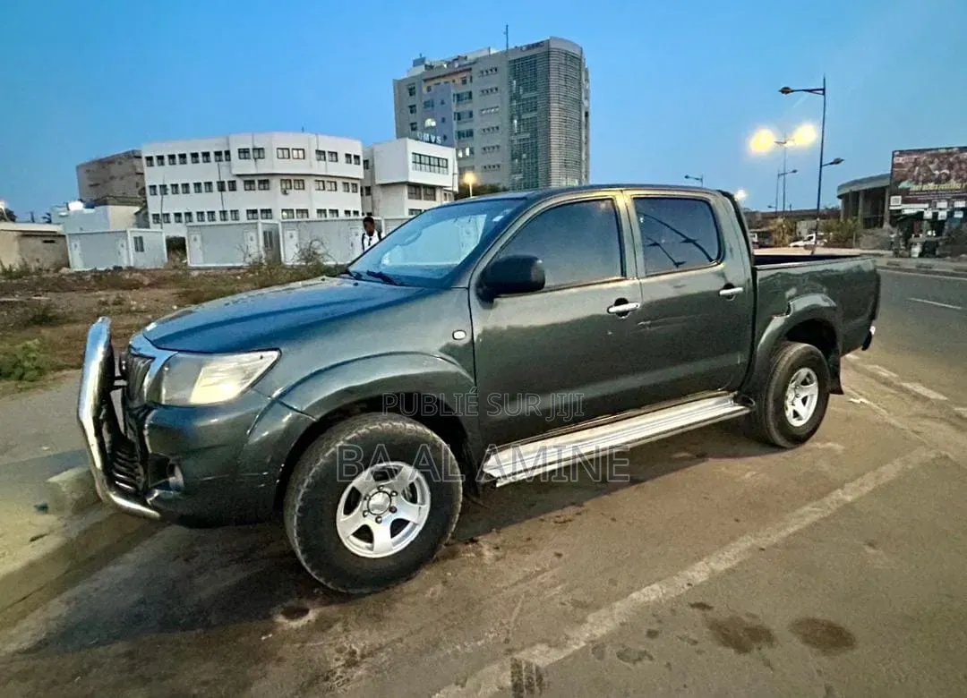 Toyota Hilux 2015 Gris