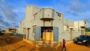 3chbre Villa dans Ngaparou, Thiès Sud à Vendre